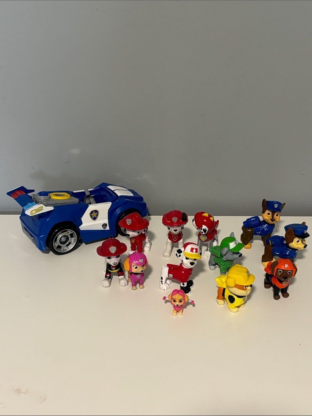 PAW PATROL figured and car